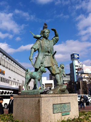 岡山駅前桃太郎像